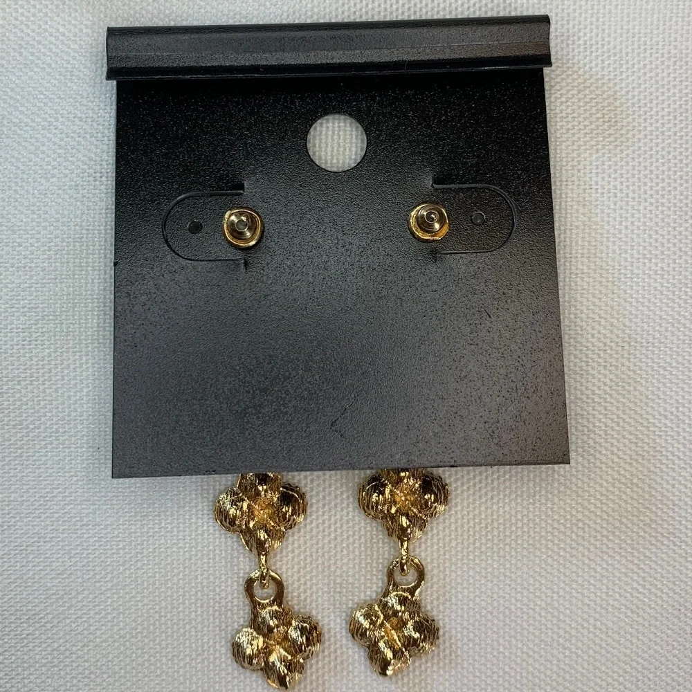 NWT Saks Fifth Avenue Brilliant Emerald Green Rhinestone Encrusted Earrings!